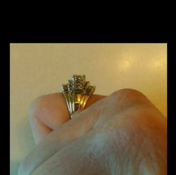 PENDING❤Free Shipping❤ Beautiful! 1.5 + Carat Genuine Diamond Ring - Picture 5 of 6